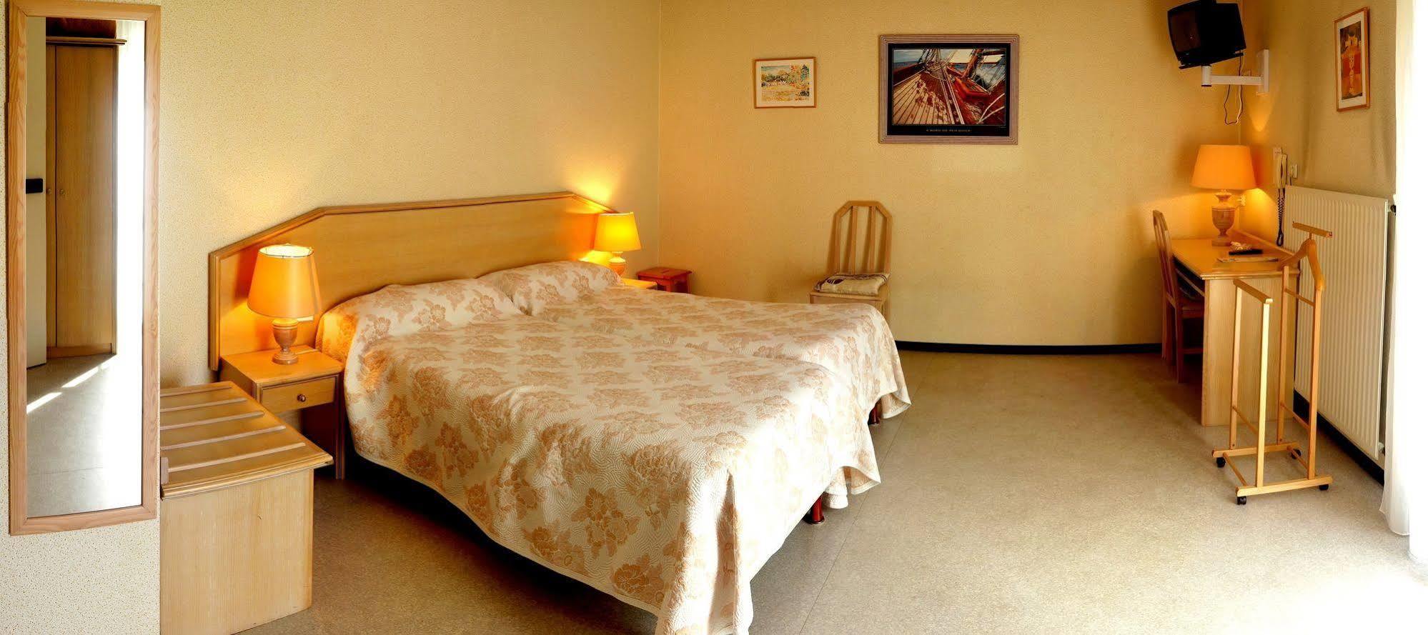 Tronget Hotel Du Commerce מראה חיצוני תמונה