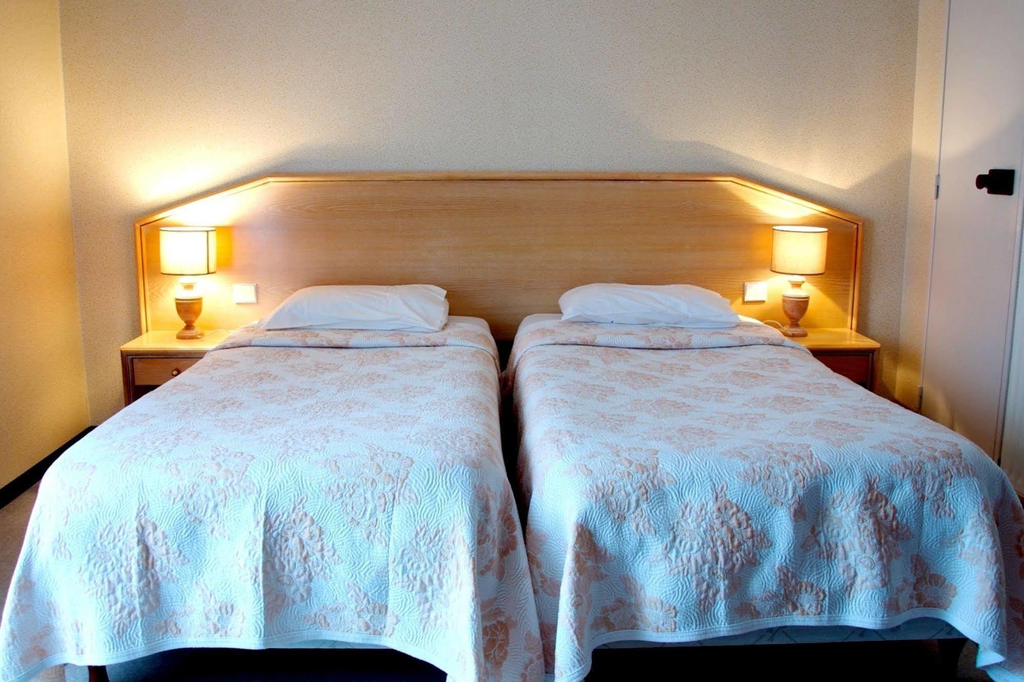 Tronget Hotel Du Commerce מראה חיצוני תמונה