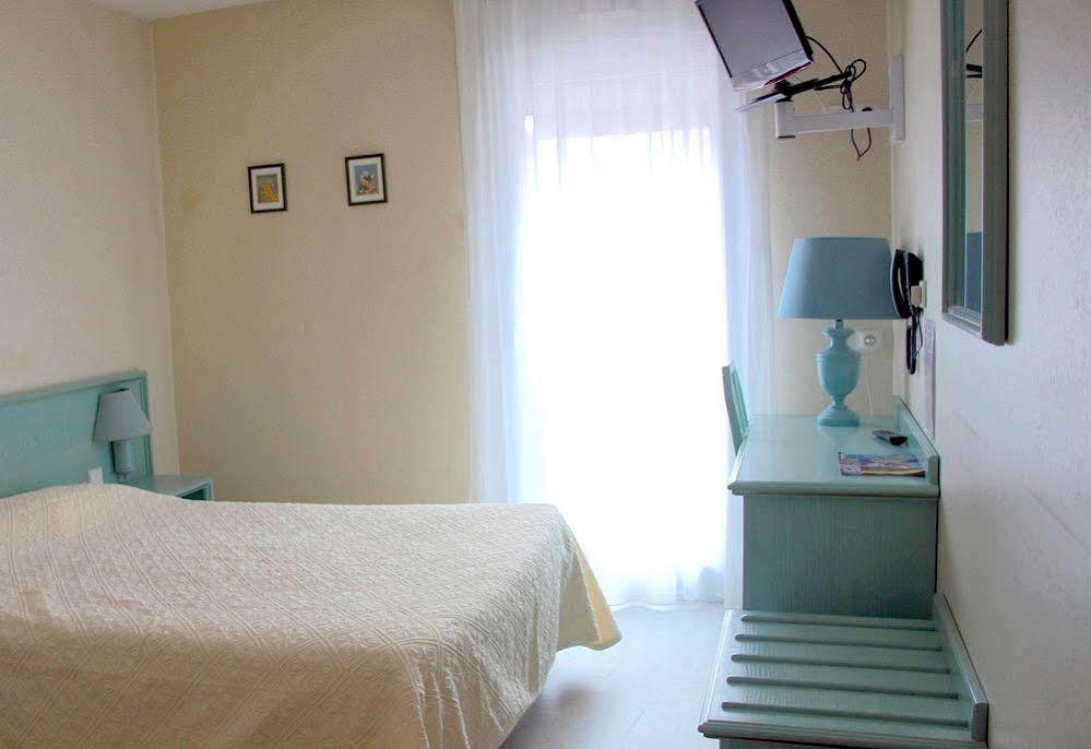 Tronget Hotel Du Commerce מראה חיצוני תמונה